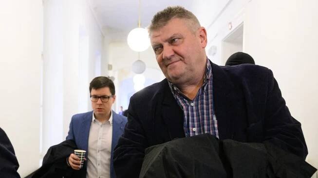 Kaderka je venku z vazby. Půjde na hokej a na pohřeb - Novinky