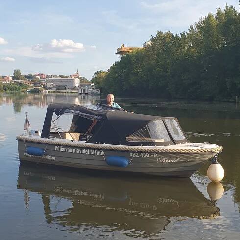 Pronájem obytné motorové lodě Marion 500 Classic, Mělník, Půjčovna plavidel s.r.o.