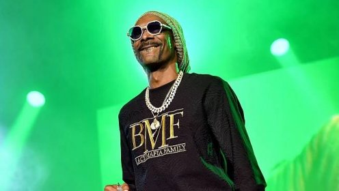 Snoop Dogg Invites Fans Into His Virtual Mansion In NFT Partnership