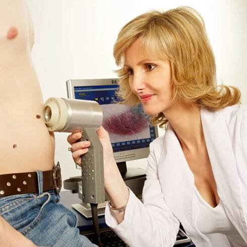 Vyšetření na zjištění melanomu - Monika Arenbergerová | foto:  Osobní archiv Petra Arenbergera