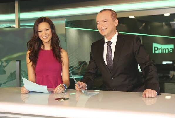 Ve studiu zpravodajství je za elegantní dámu.