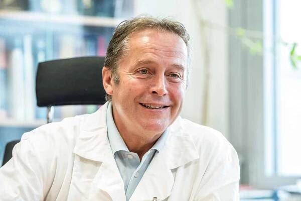 Tomáš Trč, přednosta Kliniky dětské a dospělé ortopedie a traumatologie 2. lékařské fakulty Univerzity Karlovy a Fakultní nemocnice v Motole