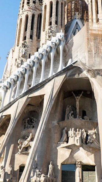 Mel C. Labrador - Barcelona's Gaudi 2015