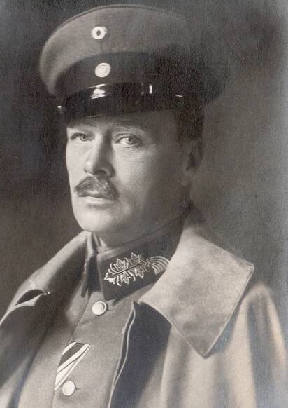 Velkovévoda Ernest Ludvík je možná homosexuál.