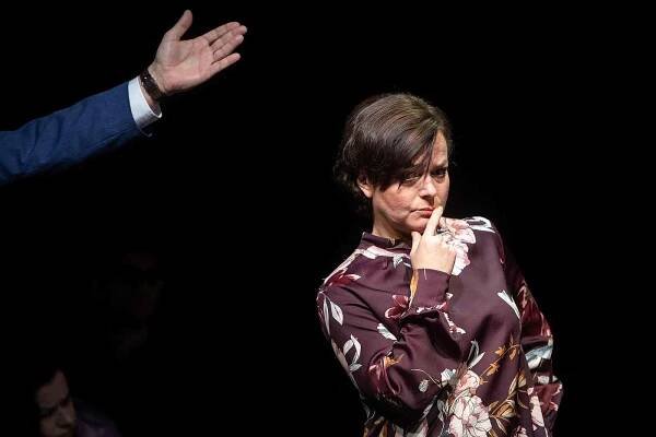 Renáta Klemensová v roli Lindy na zkoušce inscenace Opilí 14. března 2019 v Ostravě. Premiéru uvede Národní divadlo moravskoslezské (NDM) 16. března na komorní scéně Divadla "12".