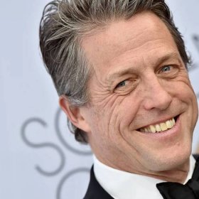Does Hugh Grant really play the violin in A Very English Scandal?