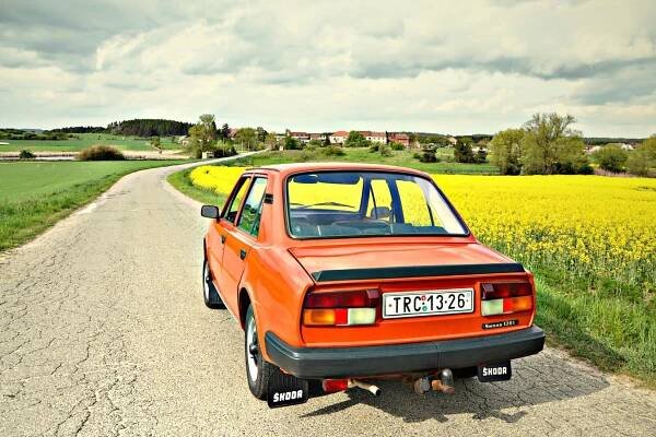 1984 Škoda 120 L (de Luxe), 742 1.2 benzín 37.7 kW 82 Nm