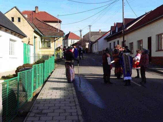 Rok 2016 - 02/2016 MASOPUSTNÍ PRŮVOD - Oficiální stránky obce Okrouhlá