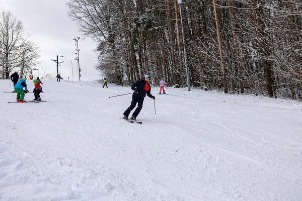 VIDEO, FOTO: Na turnovském ledovci už se lyžuje. Skiareál Struhy zahájil sezónu