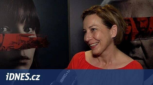 Jsem sebekritická. Okno je pro herce úplná malá smrt, říká Barbora Lukešová - iDNES.tv