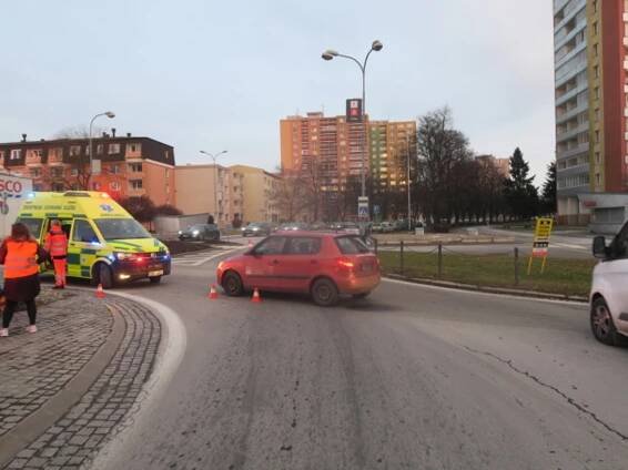 Řidička srazila na kruháči u Tesca cyklistu. Měla popito