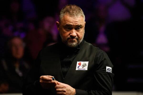 Stephen Hendry challenges snooker star to bounce back from disappointing season