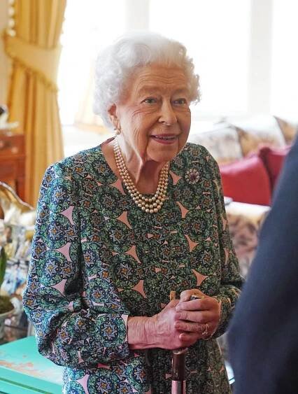 Po Charlesovi s Camillou se covidem nakazila i britská královna Alžběta II. Jak je na tom?