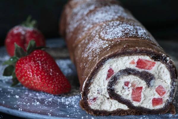 Rychlá šlehačková roláda bez mouky: Tento báječný recept chutná i s jahodami nebo mandarinkami | JenŽeny.cz