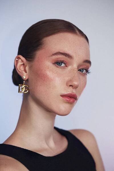 Beauty – JULIA DE ROBERTIS