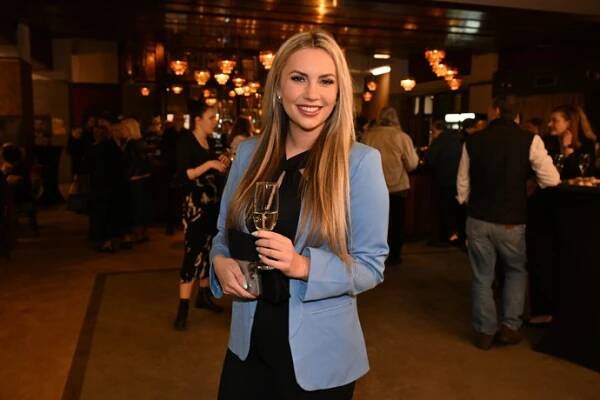 FOTO: Viktorie Vacková byla samý úsměv. – stránka 8