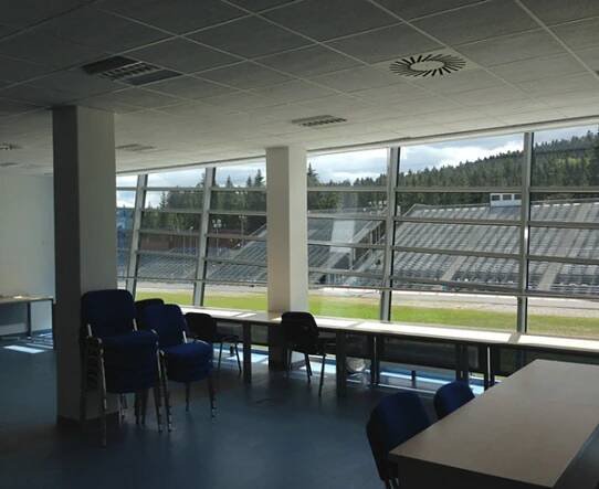  Pohled na tribuny před jejich nástavbou