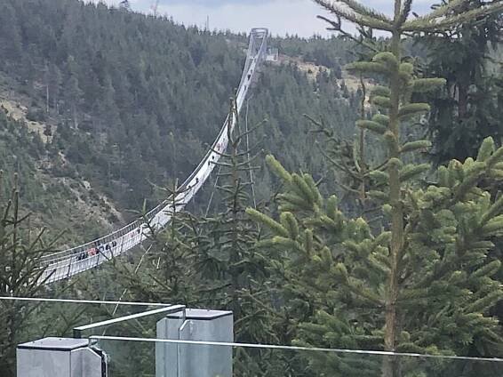 Ski Bridge na Dolní Moravě dnes uvítal první návštěvníky