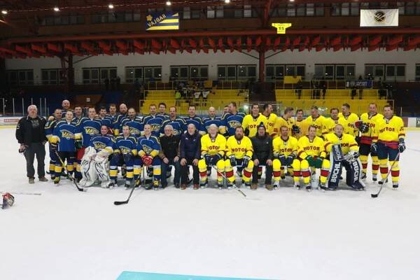 Prospal, Ujčík, Kotalík a spol. podpořili sourozence