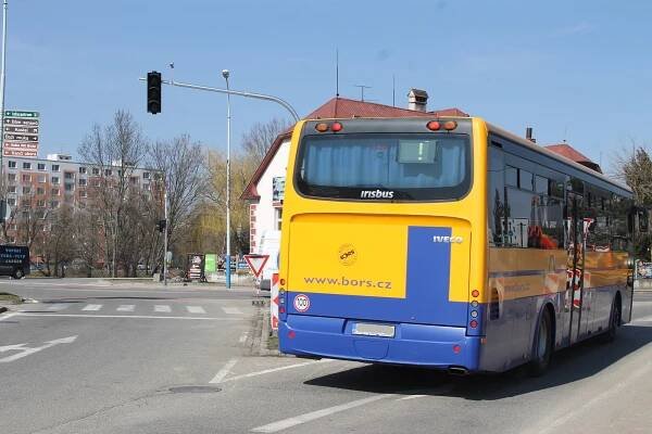 Semafory, obchvat, opravy silnic. To vše komplikuje dopravu na jihu Moravy