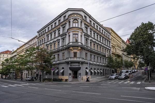 REKONSTRUKCE BYTOVÉHO DOMU VINOHRADSKÁ