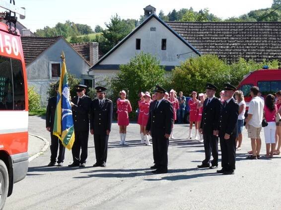 Žehnání hasičského vozidla - 11. 9. 2011 - Oficiální stránka obce Rozseč nad Kunštátem