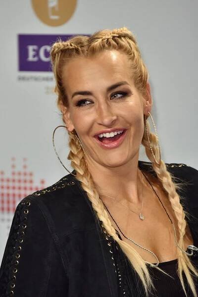 Pamatujete na zpěvačku Sarah Connor? Čtyřnásobné matce to s jedním manželem nevyšlo, s druhým teď řádí v bikinách v moři