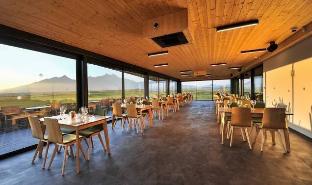 Vysoké Tatry: Pobyt v apartmánu v Royal Village se snídaní a vstupem do wellness + Prosecco, golf a sleva