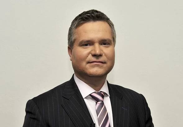 Takáč mluví někdy potichu, Václavek má vadu řeči. Lektorka Postlerová řeže do moderátorů ČT24