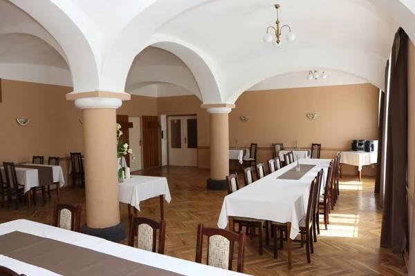 Nový nájemce otevřel po rekonstrukci Restauraci Radnice - Městys Mlázovice