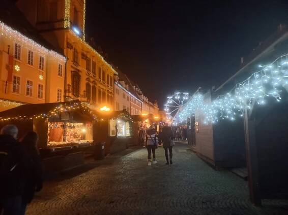 V Chebu mají adventní město. Největší trhy v kraji lákají na trdlo i kluziště