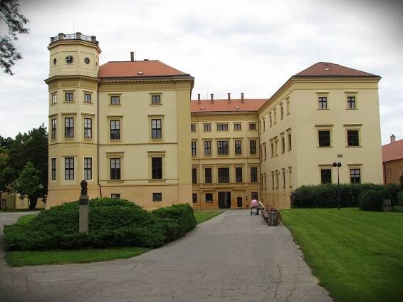 Areál zámku Strážnice - Zámek