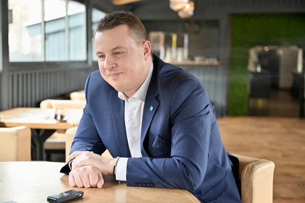 Sto tisíc lidí dostaneme na náměstí jen my, tvrdí Jindřich Rajchl