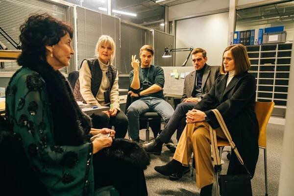 Hotel Swan Helsinki - Totuus - Z filmu - Tiia Louste, Milka Ahlroth, Roope Salminen, Lauri Tilkanen, Oona Airola