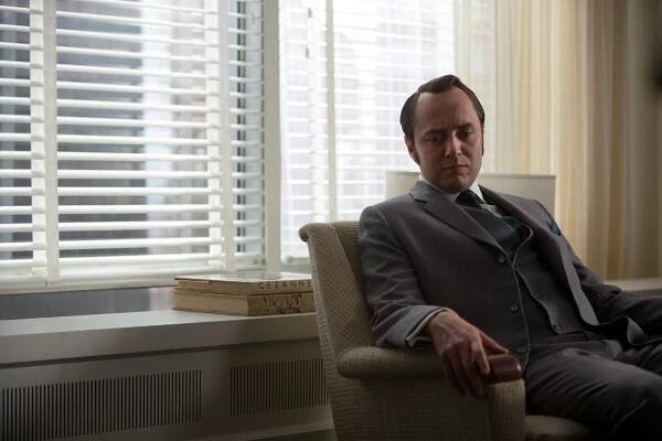 Šílenci z Manhattanu - Službičky - Z filmu - Vincent Kartheiser