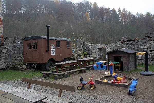 Foto: Ruiny i nové zrození. To jsou památky Karlovarska