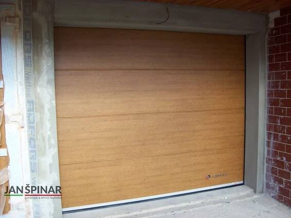 Sekční pod strop | Jan Špinar | garážová a stínící technika 