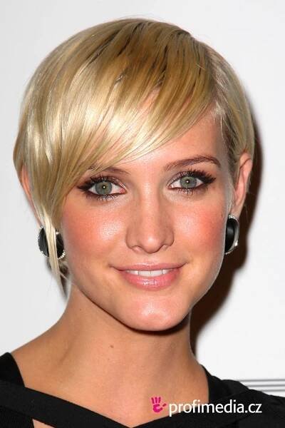 Ashlee Simpson-Wentz - celebrity účes - HappyHair