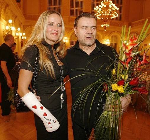 Karel zmizel bez rozloučení a beze slova promiň, vzpomíná Pizingerová