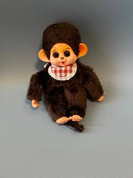 Retro hračka MONČIČÁK / Monchhichi tmavě hnědý RARITNÍ  - Pěkný stav ! - Starožitnosti a umění