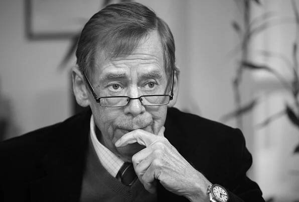 Šťastné pondělí: Havla poprvé opravdu zvolili komunisti. Dobře jim tak