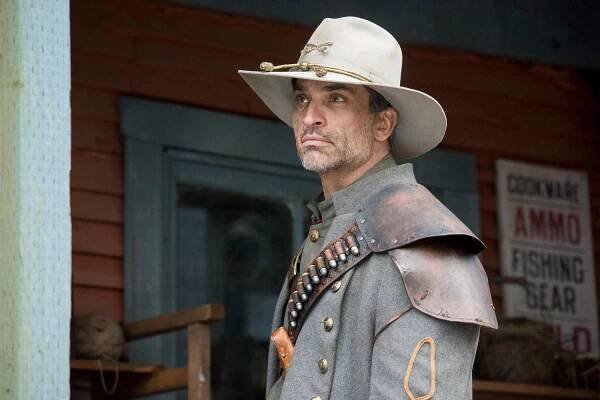 Legends of Tomorrow's Jonah Hex will return in the Arrowverse's 'Crisis on Infinite Earths' crossover