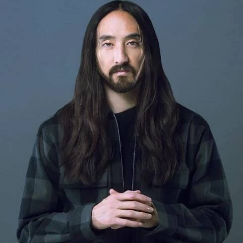 Steve Aoki , americký DJ, hudební producent a hlasový herec.