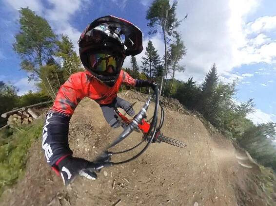 Downhill – Active Family