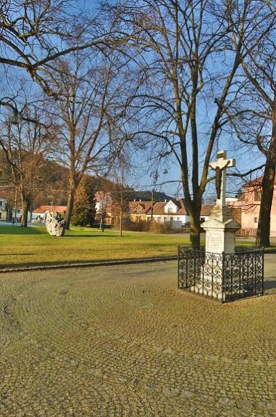 Soubor:Kříž vedle kostela Panny Marie Bolestné, Sloup, okres Blansko.jpg – Wikipedie