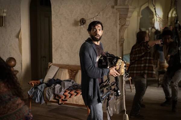 Cesta ven - Strangers in a Strange Land (S02E01) (2023) | Tvůrci | ČSFD.cz