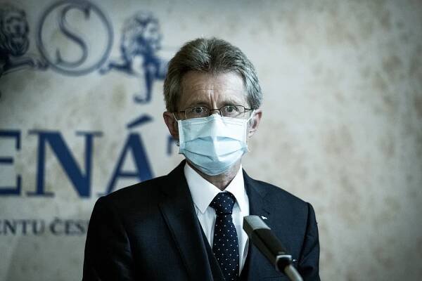 Předseda Senátu Vystrčil: Vláda prohospodařila důvěru veřejnosti z jara, opatření byla chaos