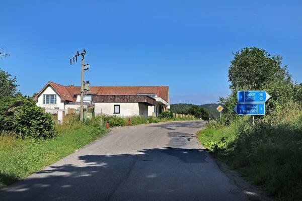 Soubor:Bystřice, Petrovice, old motorest.jpg
