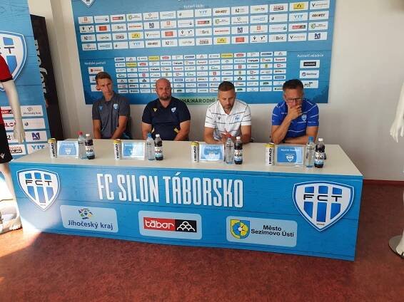 Tiskovka a hned trénink. Táborsko jde do boje. Začne se Slavií