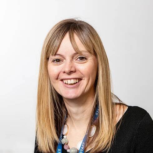 Dr Lisa Oakley